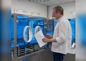 American Customers Visit Our Factory Sample Room To Learn More About The Pref...